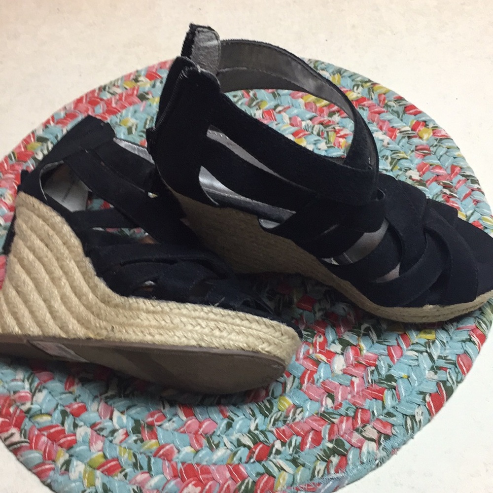 Black wedge good condition